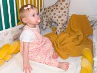Hogyan segíti a gyerkőc önálló elalvásra szoktatását egy tipegő hálózsák?