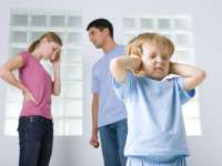 Kiabálás a gyerek előtt: mit okoz benne?